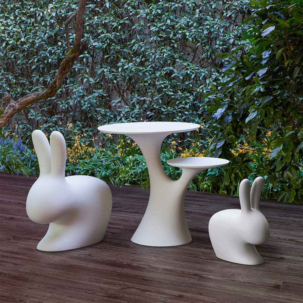 Qeeboo Rabbit Tree Tavolino in polietilene