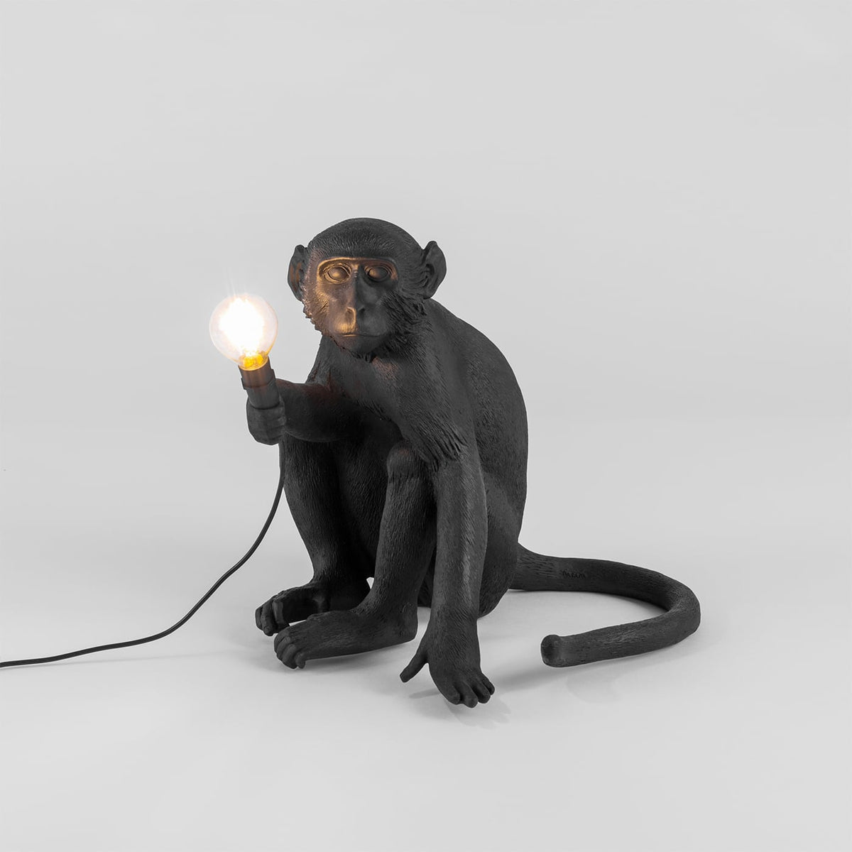 Seletti Monkey Sitting Lampada da terra