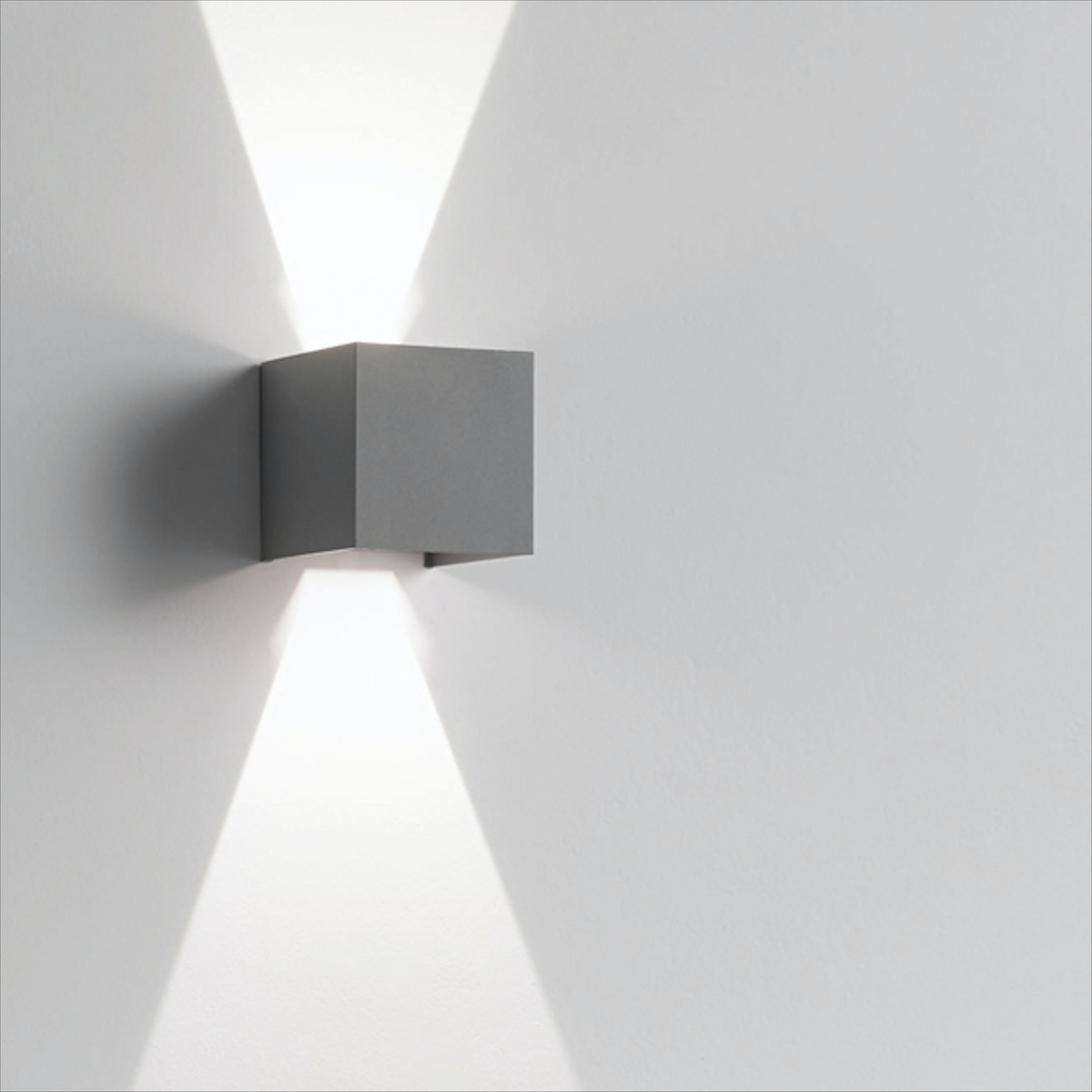 Isy Cube Applique Outdoor