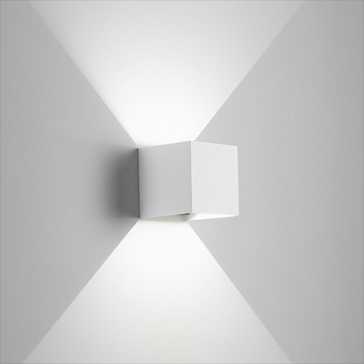 Isy Cube Applique Outdoor