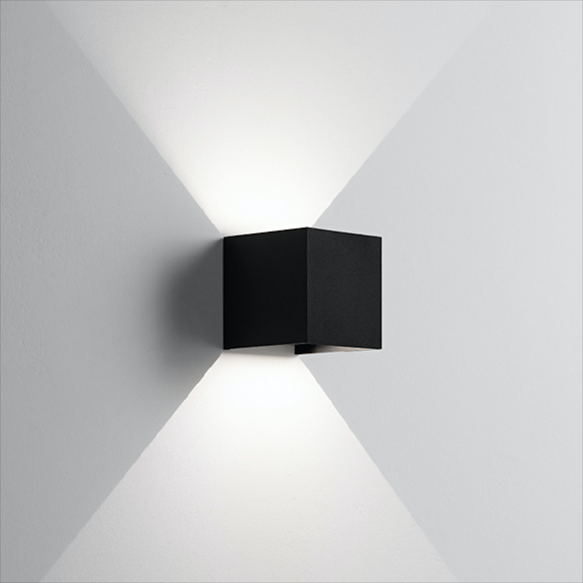 Isy Cube Applique Outdoor